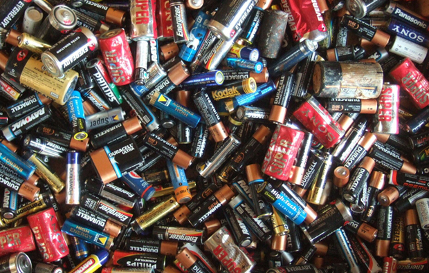 全球锂电池区域分布及预测：中国占比达77%，欧洲扩张加速